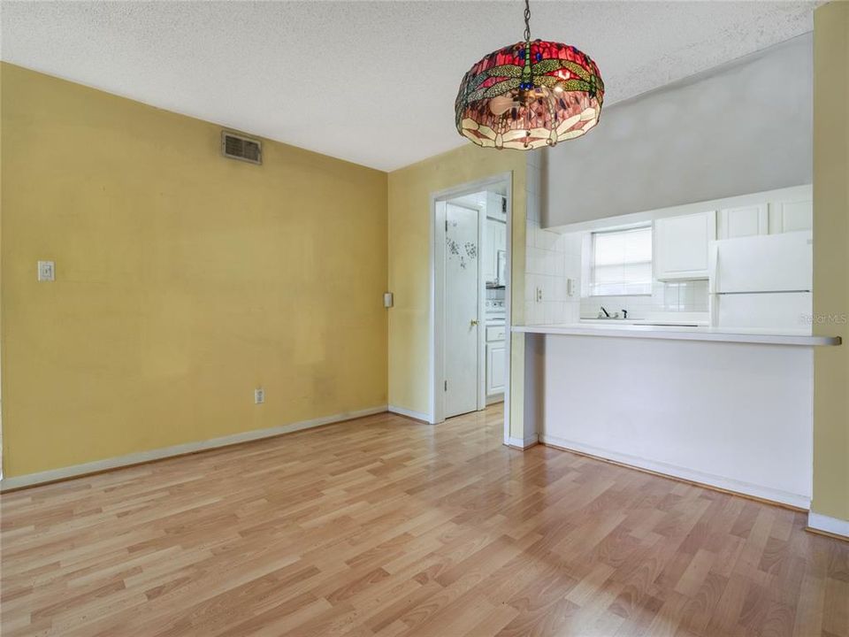 For Sale: $229,000 (2 beds, 2 baths, 1127 Square Feet)