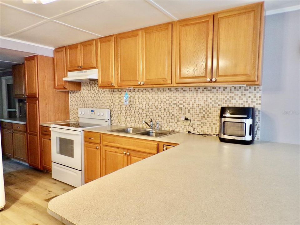 For Sale: $69,999 (1 beds, 1 baths, 720 Square Feet)