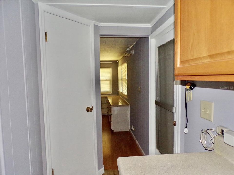 For Sale: $69,999 (1 beds, 1 baths, 720 Square Feet)