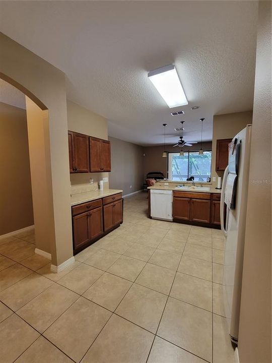 For Rent: $2,200 (3 beds, 2 baths, 1562 Square Feet)