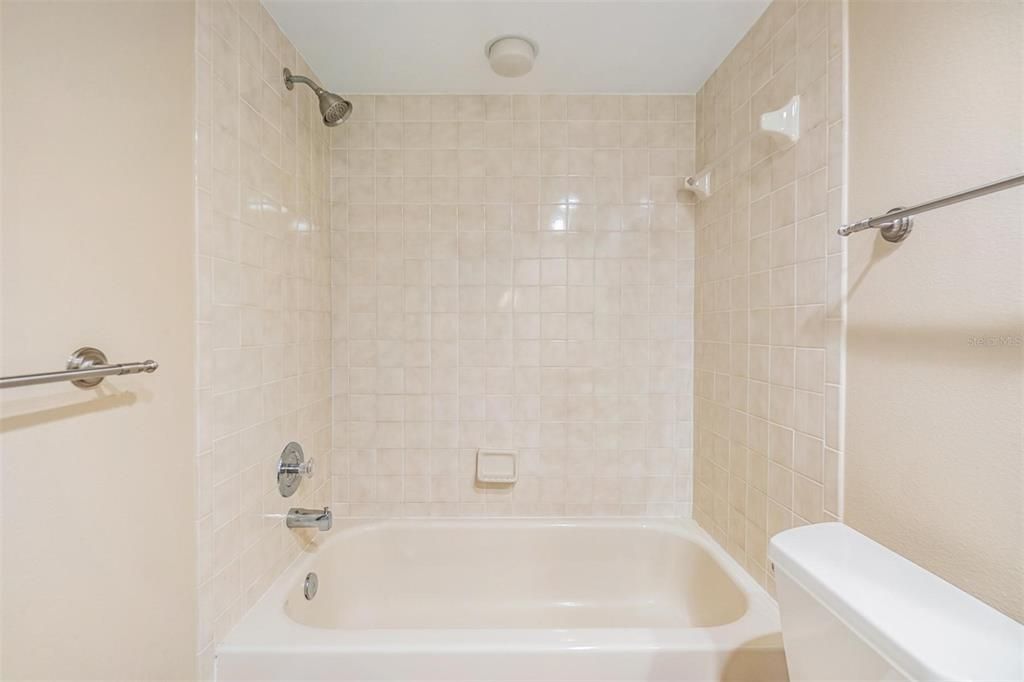 For Sale: $259,900 (2 beds, 2 baths, 1292 Square Feet)
