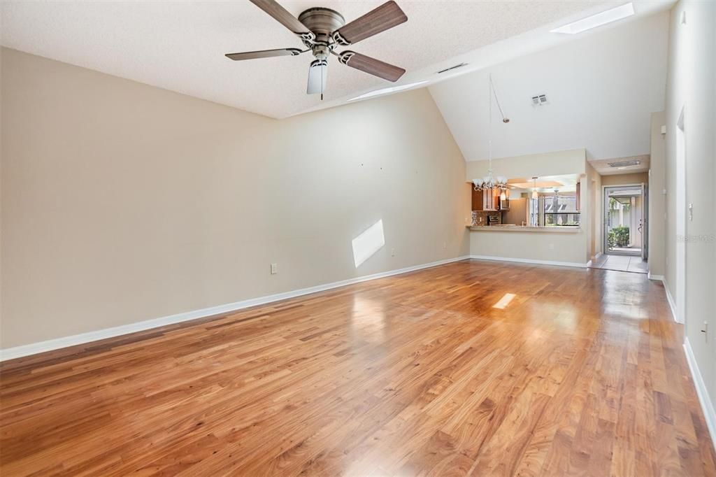 For Sale: $268,900 (2 beds, 2 baths, 1292 Square Feet)