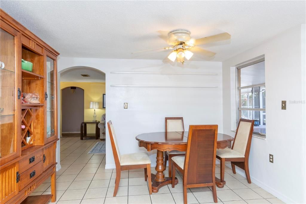 For Sale: $285,000 (2 beds, 2 baths, 1442 Square Feet)