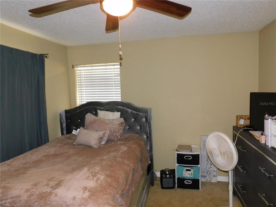 For Sale: $150,000 (1 beds, 1 baths, 712 Square Feet)