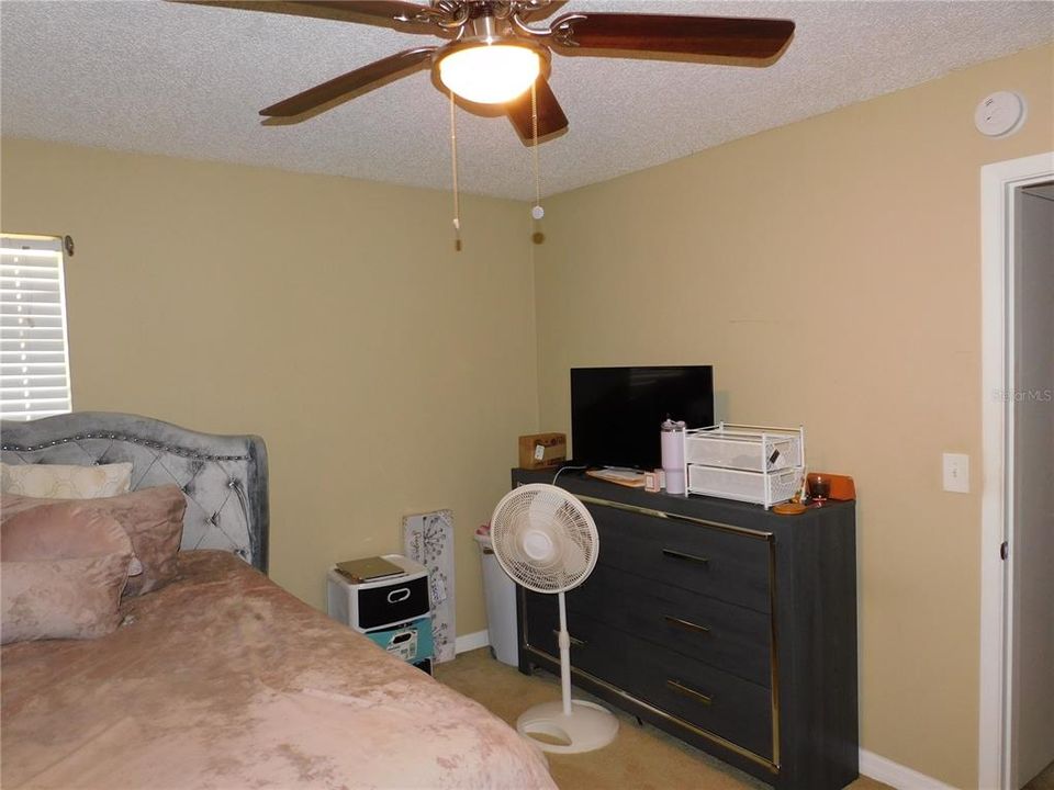 For Sale: $150,000 (1 beds, 1 baths, 712 Square Feet)