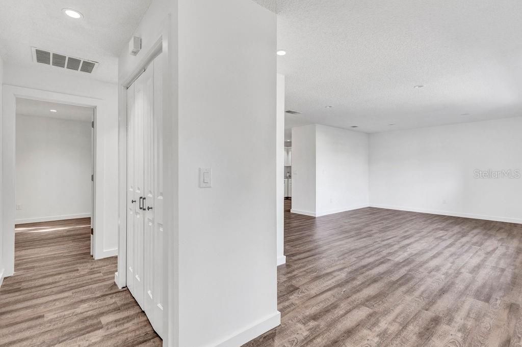 For Sale: $344,524 (2 beds, 2 baths, 1435 Square Feet)