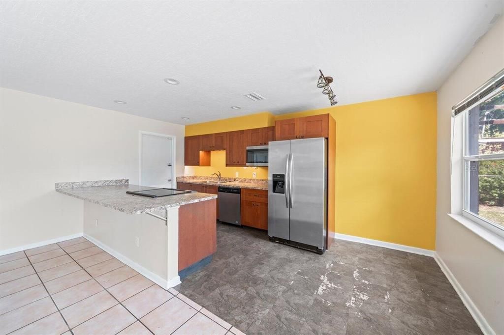 For Sale: $219,000 (2 beds, 1 baths, 953 Square Feet)