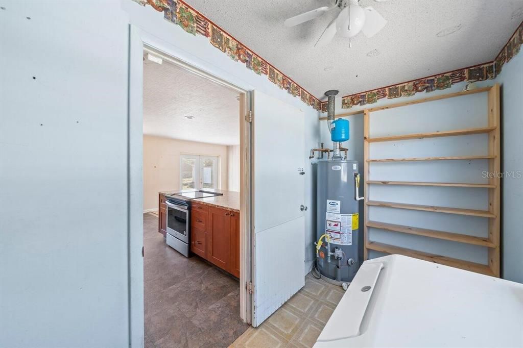 For Sale: $219,000 (2 beds, 1 baths, 953 Square Feet)