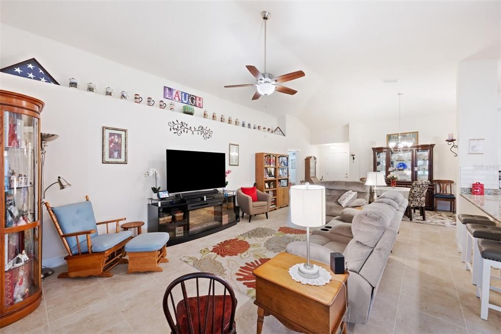 For Sale: $370,000 (3 beds, 2 baths, 1978 Square Feet)