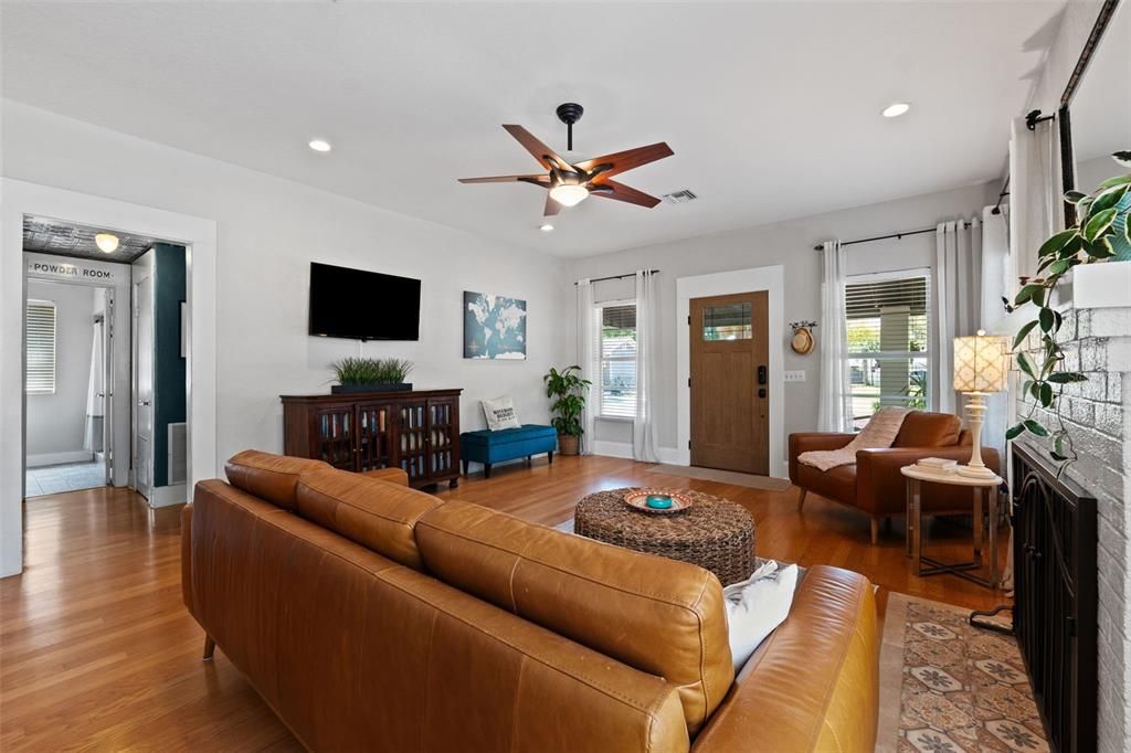 Active With Contract: $598,000 (3 beds, 2 baths, 1446 Square Feet)