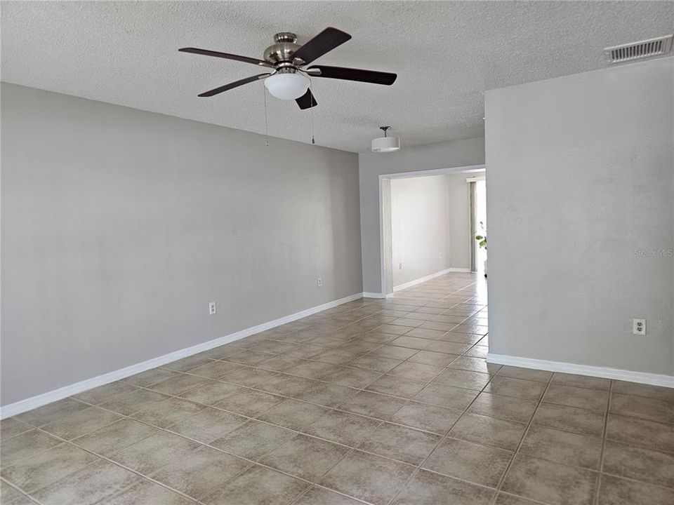 For Sale: $259,900 (2 beds, 2 baths, 1100 Square Feet)