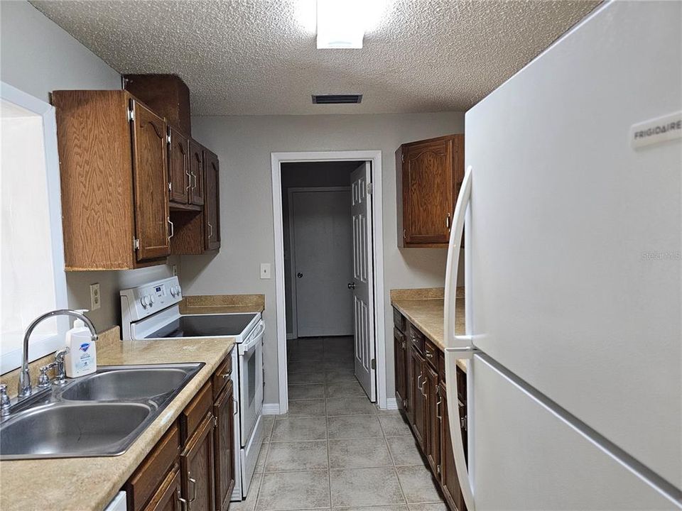 For Sale: $259,900 (2 beds, 2 baths, 1100 Square Feet)