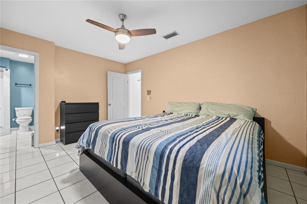 Active With Contract: $284,900 (3 beds, 2 baths, 1332 Square Feet)