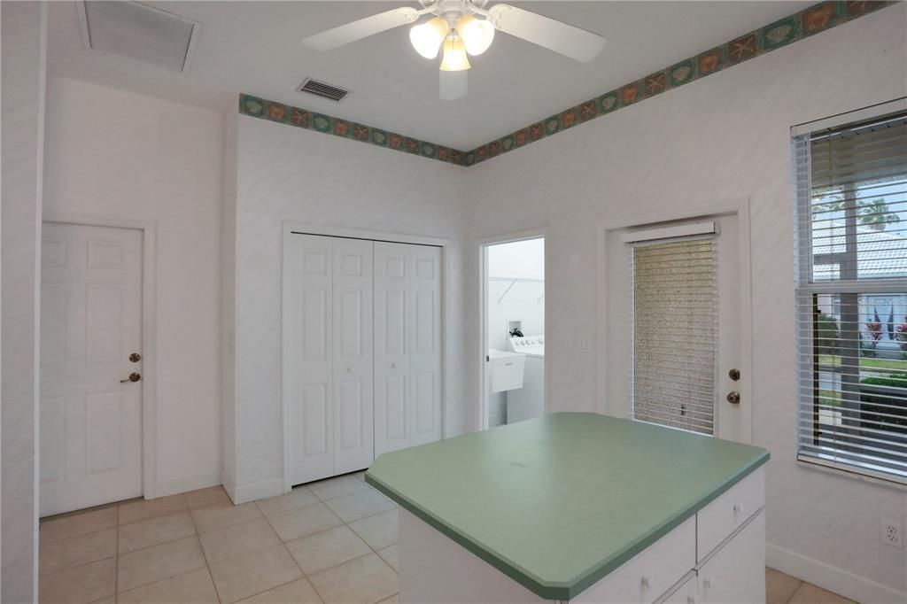 Active With Contract: $492,500 (3 beds, 2 baths, 1598 Square Feet)