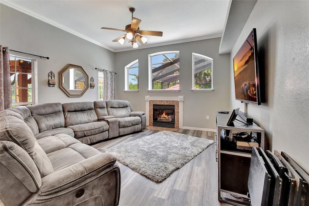 For Sale: $549,900 (4 beds, 2 baths, 2463 Square Feet)