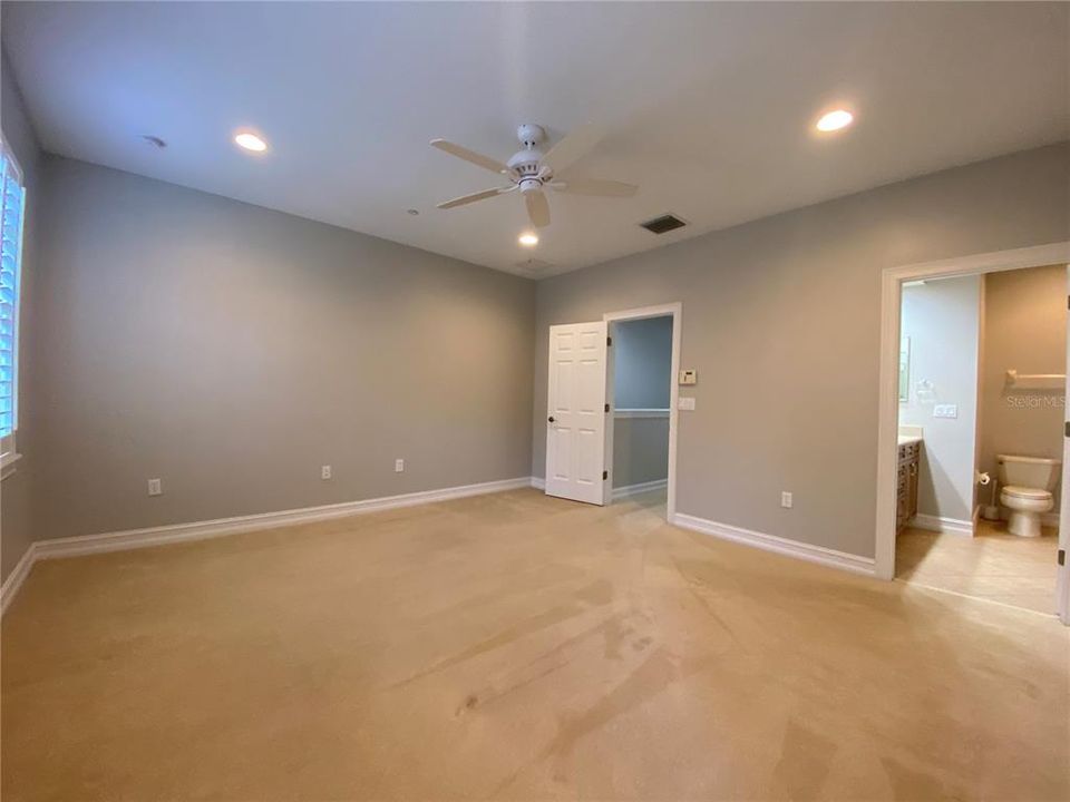 Active With Contract: $3,799 (3 beds, 2 baths, 2019 Square Feet)