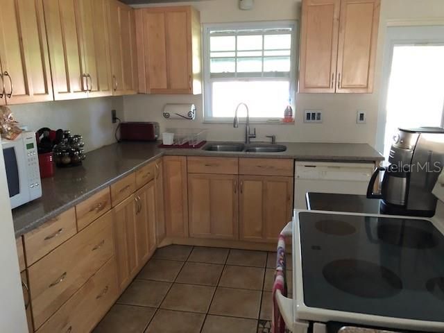 For Rent: $1,900 (2 beds, 2 baths, 1240 Square Feet)