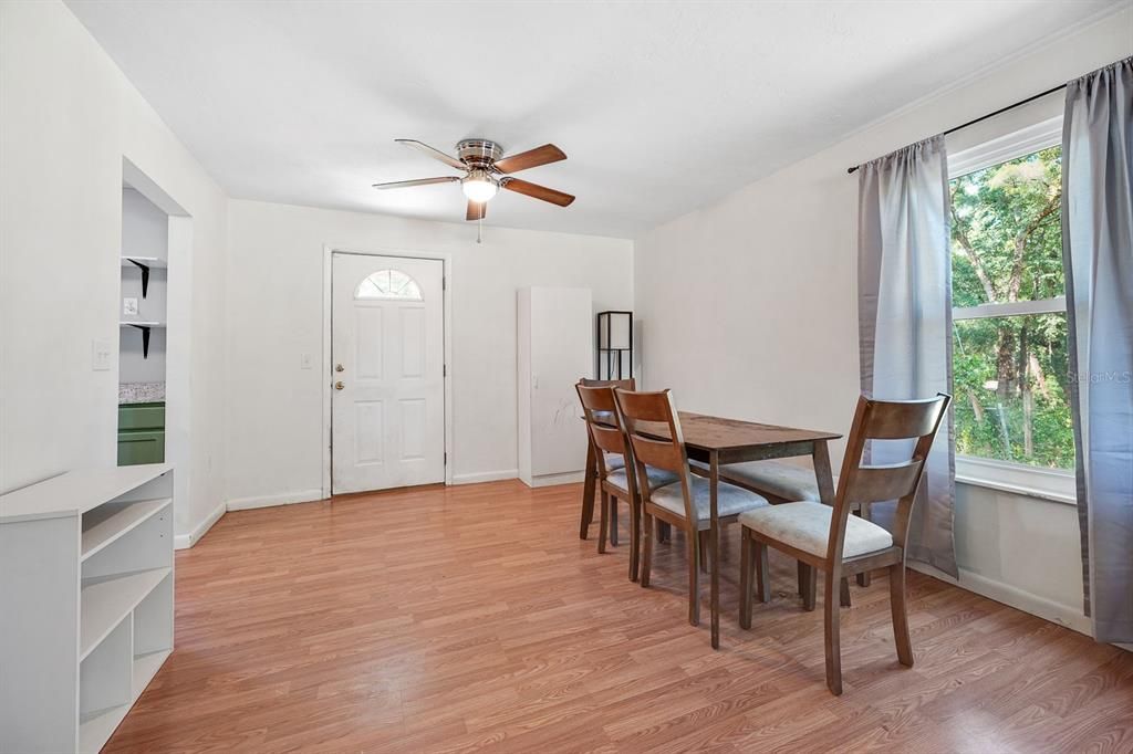 For Sale: $200,000 (3 beds, 1 baths, 1400 Square Feet)