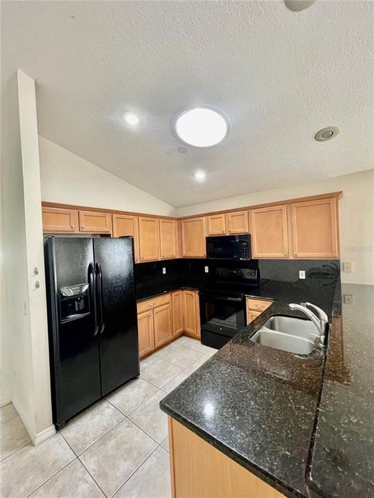 For Rent: $2,700 (4 beds, 2 baths, 2018 Square Feet)