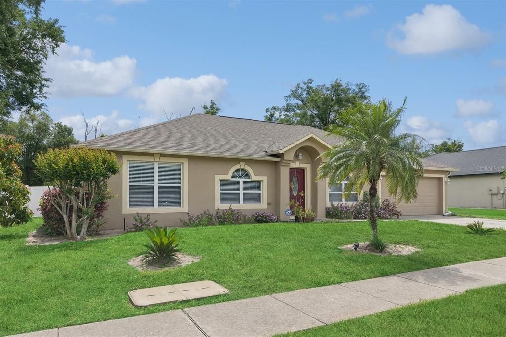 For Rent: $2,650 (4 beds, 2 baths, 2255 Square Feet)
