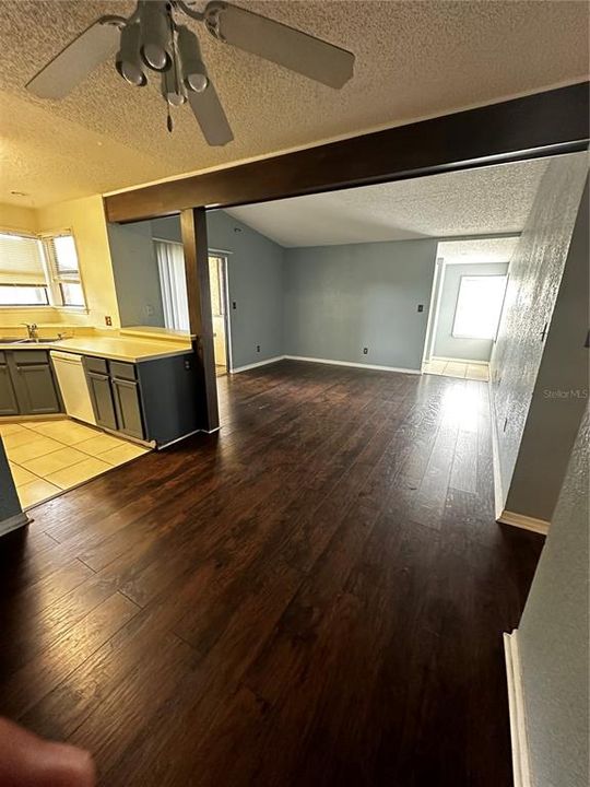 For Rent: $1,400 (1 beds, 1 baths, 749 Square Feet)