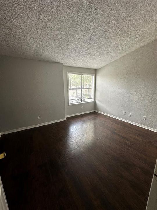 For Rent: $1,400 (1 beds, 1 baths, 749 Square Feet)