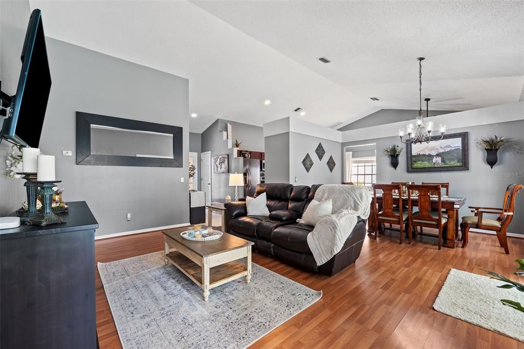 Active With Contract: $515,000 (4 beds, 2 baths, 1850 Square Feet)