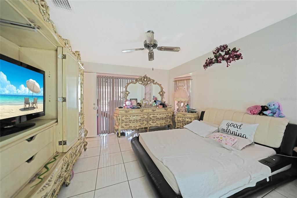For Sale: $325,000 (3 beds, 2 baths, 1774 Square Feet)
