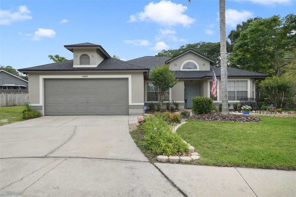 Welcome to your new home sweet home in Apopka’s Piedmont Lakes community and this MOVE-IN READY 3-bedroom, 2-full bath home...