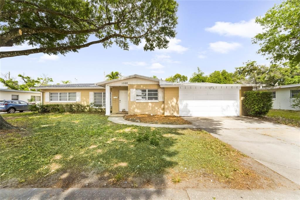 The Dover Shores community just 2 miles from Downtown has a must see 3-bedroom, 2-bath gem with a NEW ROOF (2023), UPDATED PLUMBING (2023), a NEW WATER HEATER (2023), LUXURY VINYL PLANK WOOD FLOORS throughout, two living spaces, a large fenced backyard and NO HOA!