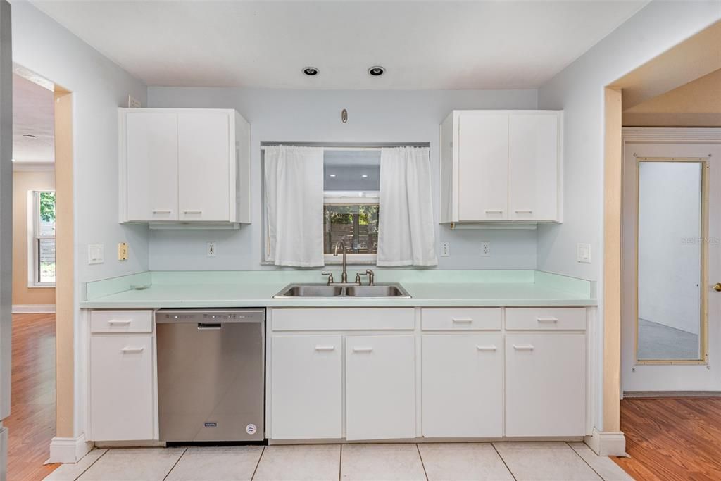 For Sale: $404,900 (3 beds, 2 baths, 1842 Square Feet)