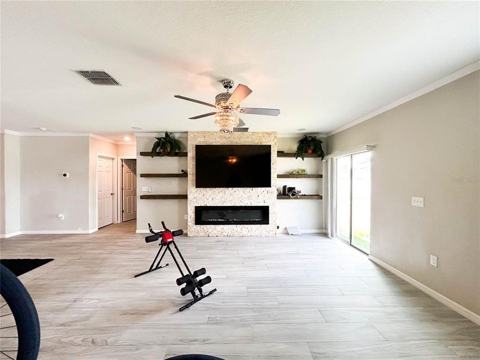 For Sale: $478,000 (5 beds, 2 baths, 2949 Square Feet)