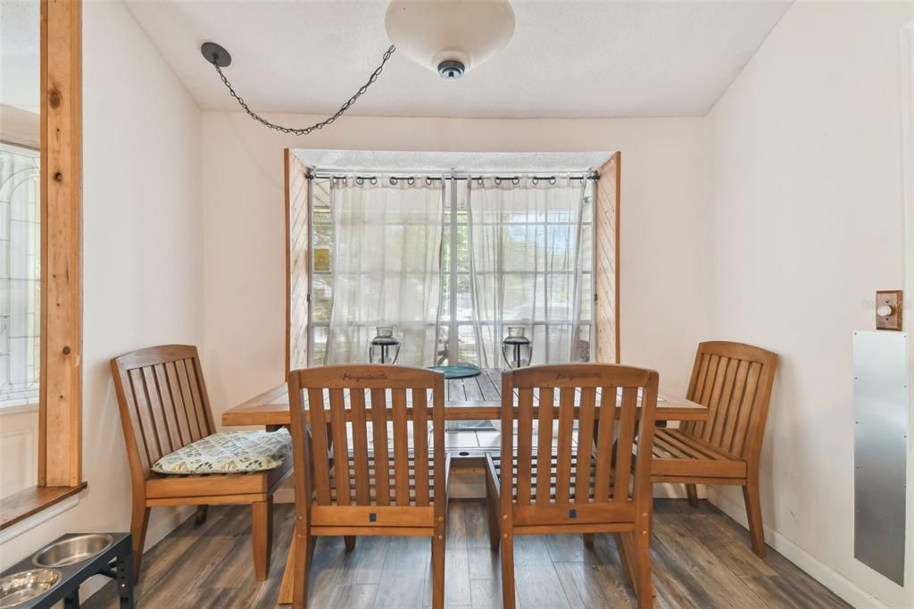 For Sale: $339,900 (2 beds, 1 baths, 935 Square Feet)