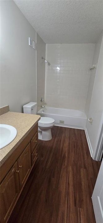 Active With Contract: $1,095 (2 beds, 1 baths, 961 Square Feet)