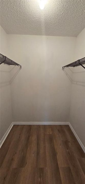 Active With Contract: $1,095 (2 beds, 1 baths, 961 Square Feet)