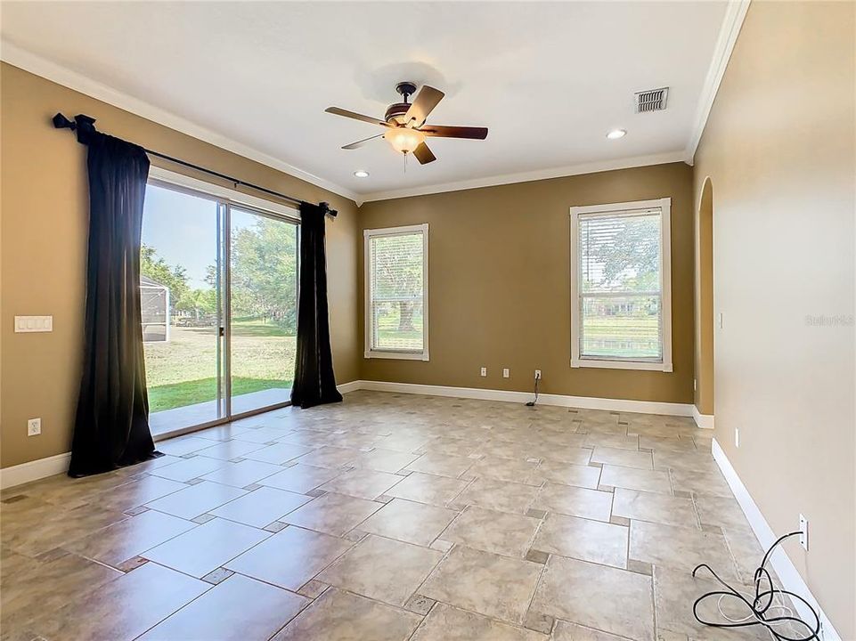 Active With Contract: $3,050 (5 beds, 3 baths, 2725 Square Feet)