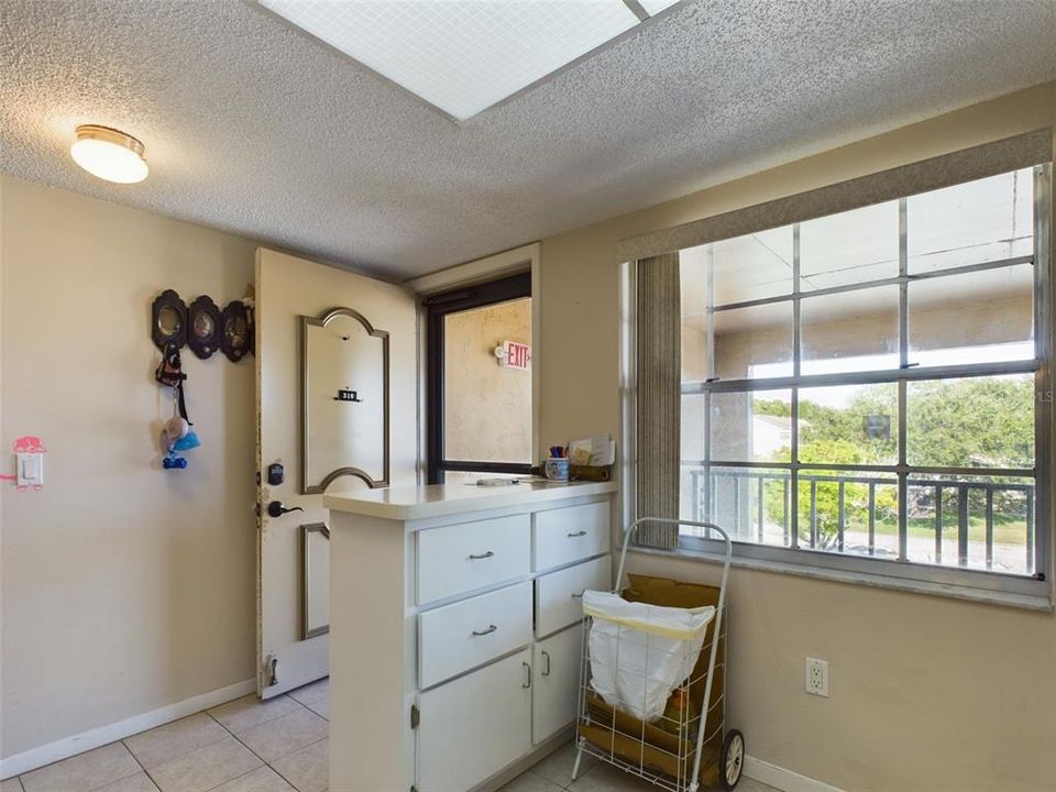 For Sale: $205,000 (2 beds, 2 baths, 1060 Square Feet)