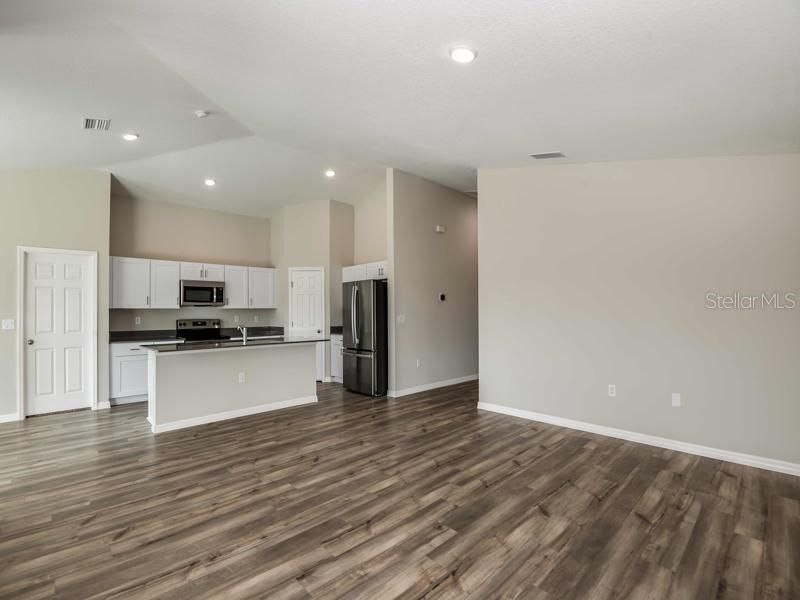 For Sale: $355,140 (4 beds, 2 baths, 1850 Square Feet)