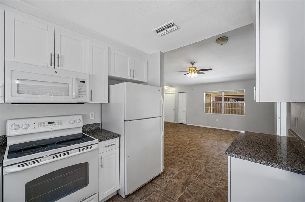 For Rent: $1,950 (3 beds, 1 baths, 1219 Square Feet)