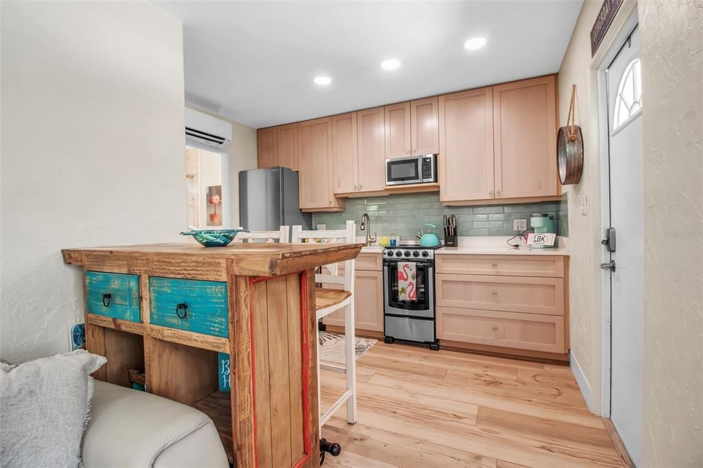 Recently Sold: $320,000 (1 beds, 1 baths, 372 Square Feet)