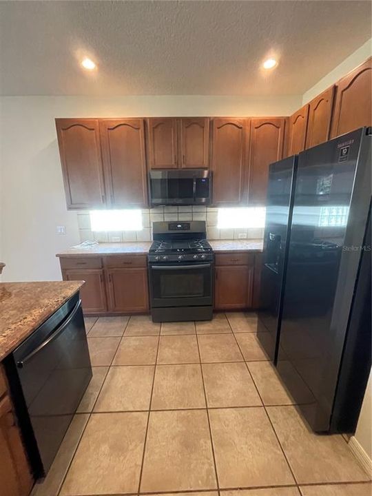 For Rent: $2,700 (3 beds, 2 baths, 1844 Square Feet)