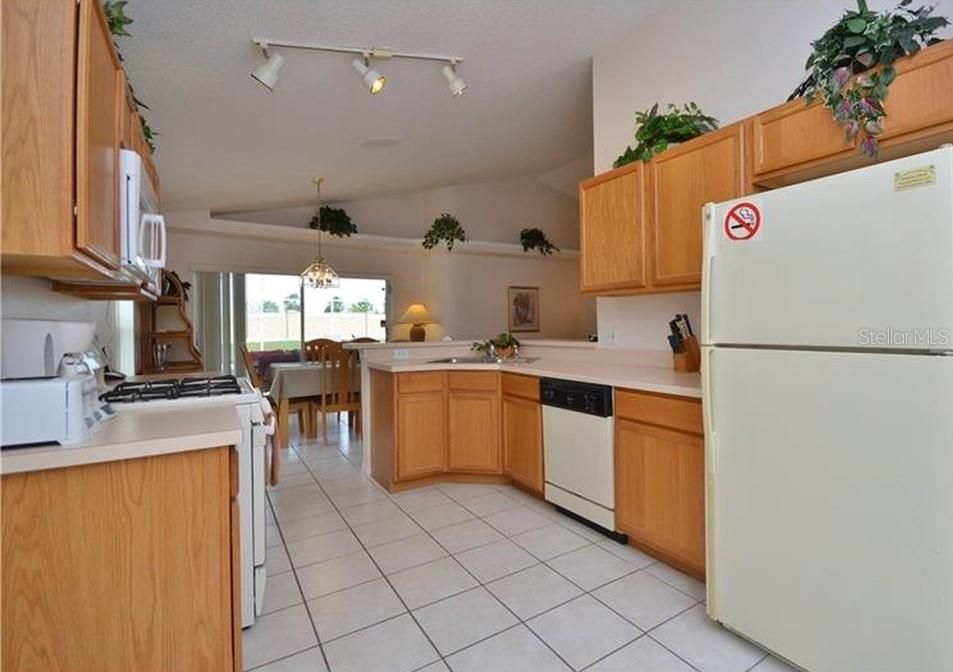 For Sale: $399,500 (3 beds, 2 baths, 1398 Square Feet)