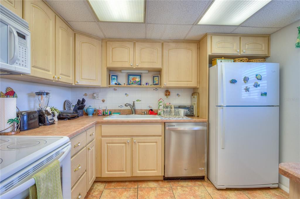 For Sale: $307,900 (1 beds, 1 baths, 795 Square Feet)