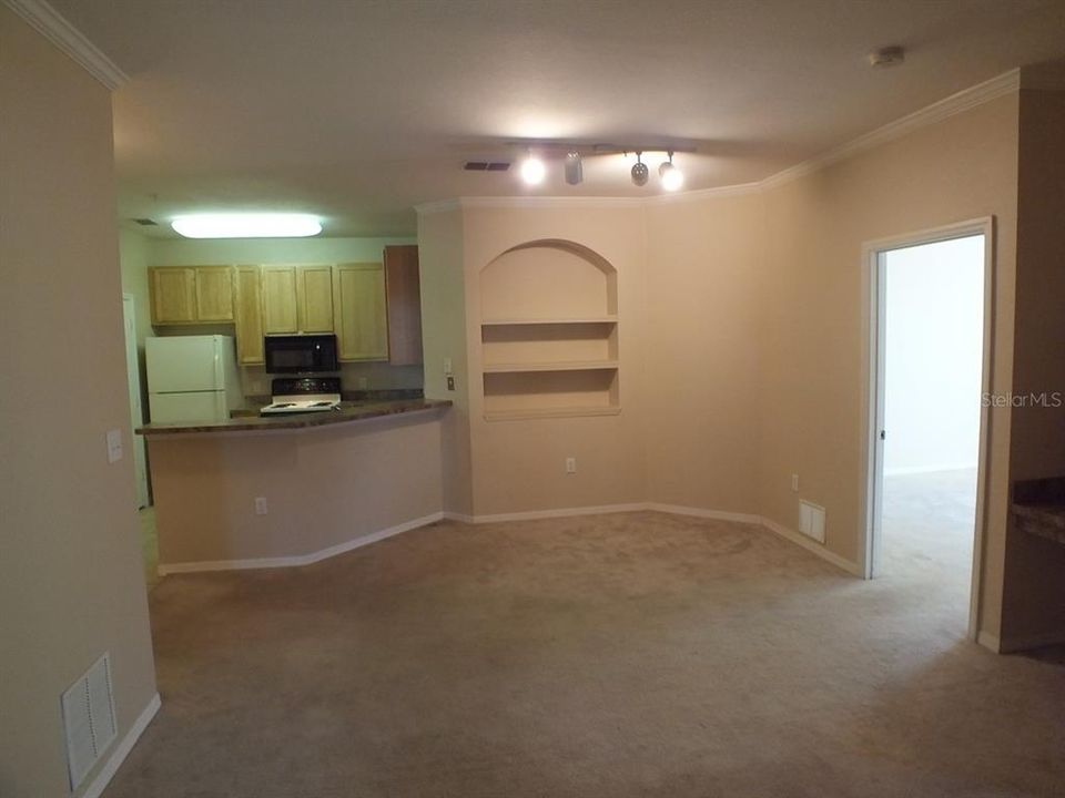 For Rent: $1,800 (3 beds, 2 baths, 1289 Square Feet)