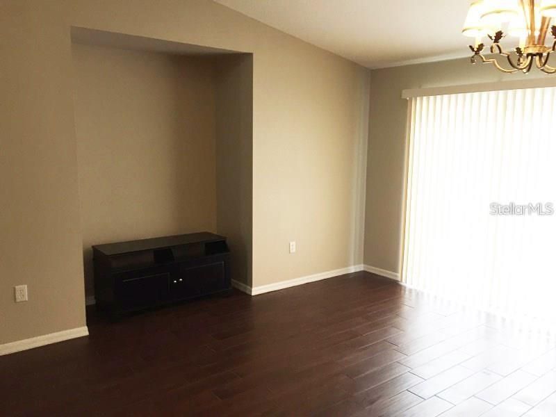 For Sale: $350,000 (3 beds, 2 baths, 1636 Square Feet)