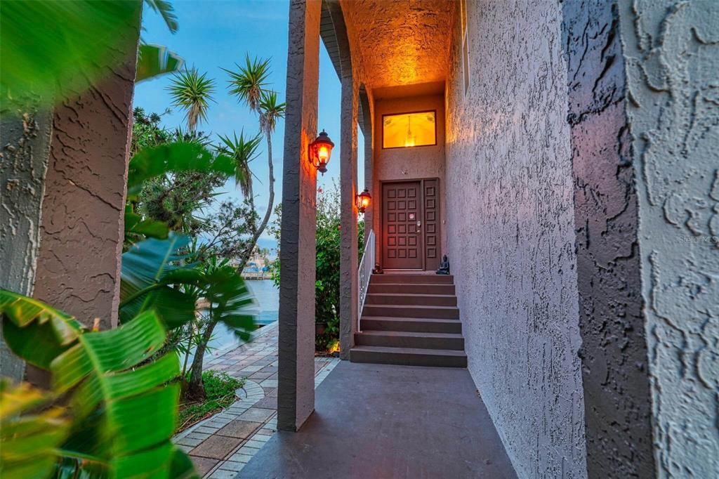 Recently Sold: $800,000 (2 beds, 3 baths, 1664 Square Feet)