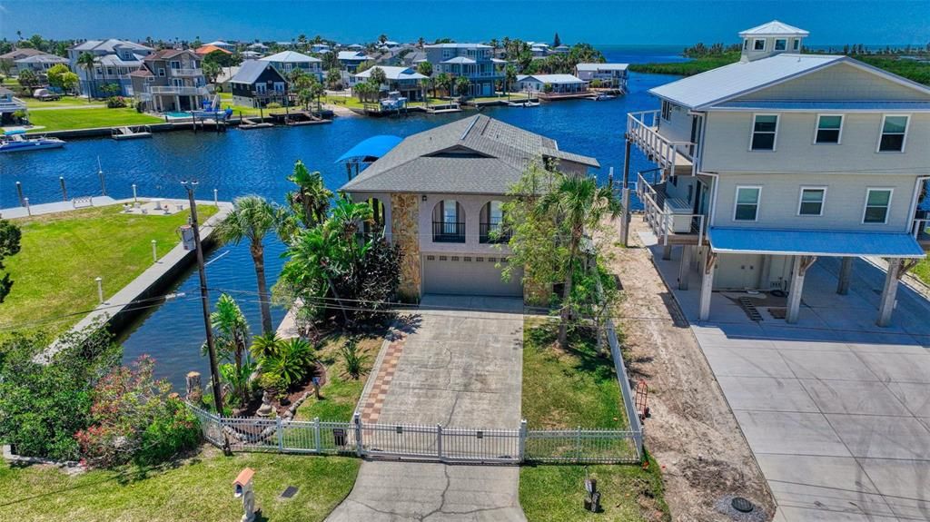 Recently Sold: $800,000 (2 beds, 3 baths, 1664 Square Feet)