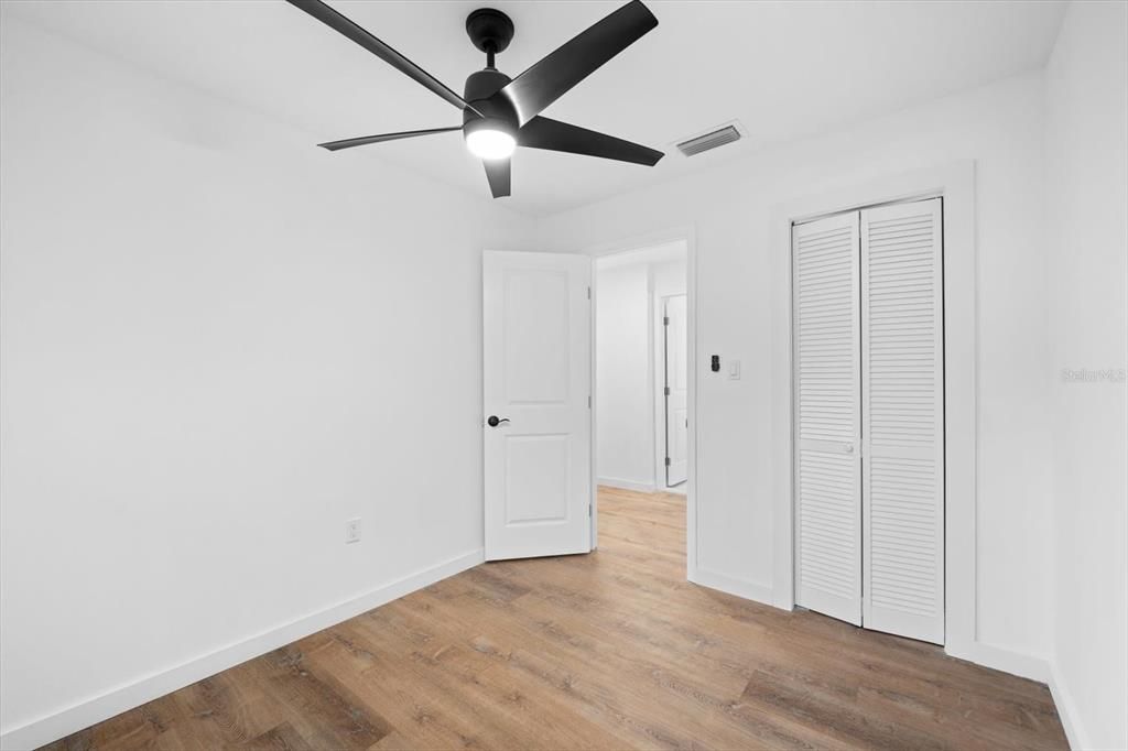 Active With Contract: $335,000 (3 beds, 2 baths, 958 Square Feet)
