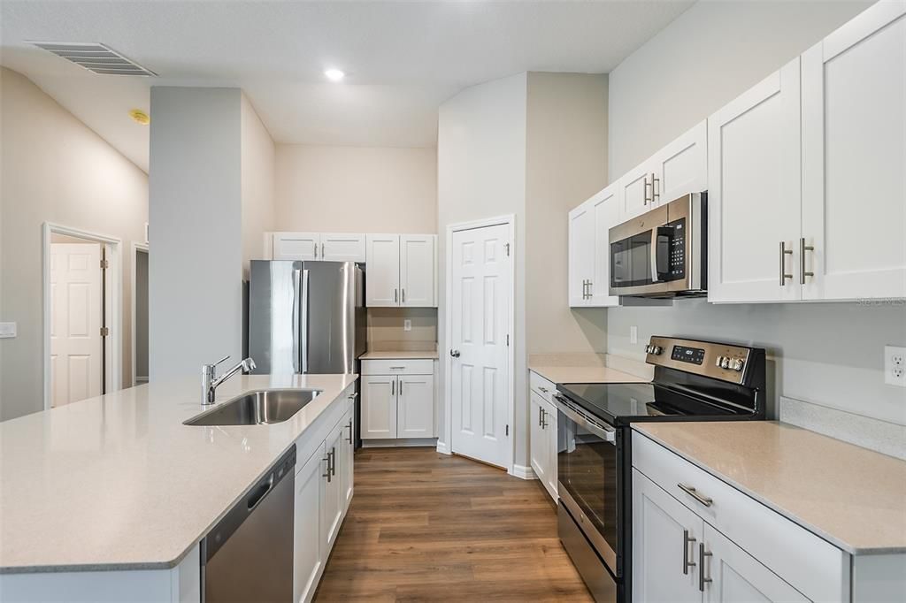 Active With Contract: $313,495 (3 beds, 2 baths, 1615 Square Feet)