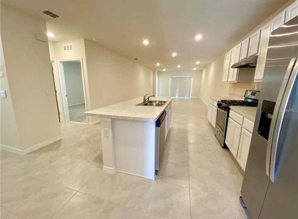 For Rent: $1,950 (2 beds, 2 baths, 1603 Square Feet)